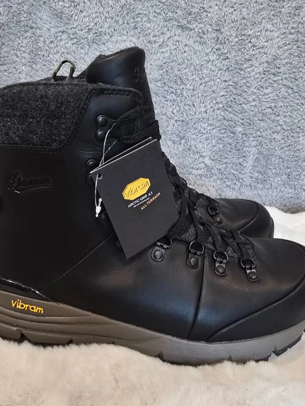 Danner Arctic 600 200G Insulated Jet Black /Mojave WP Hiking Boots Men's NEW